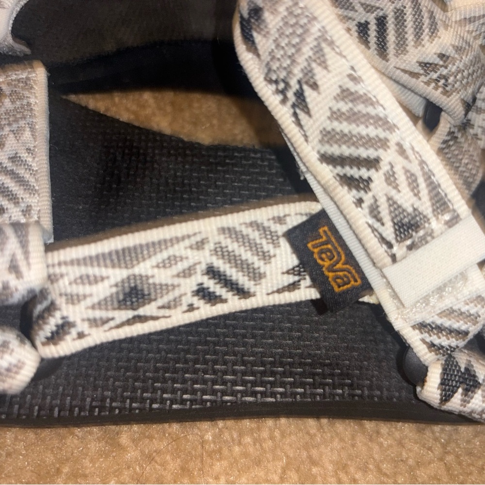Teva Universal black white  Patterned Sandals 8 - Picture 2 of 5